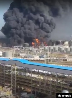 Новошахтинский НПЗ в России горел пять суток после ударов украинских дронов в августе 2025 года