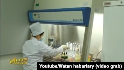 Saglyk işgäri. Türkmenistanyň döwlet TW-siniň reportažyndan alnan pursat.  