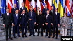 Avropa liderleri ve ABD vekilleri Ukrayina prezidenti Volodımır Zelenskıy ile Berlinde, Almaniya, 2025 senesi