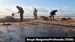 Анапа, последствия разлива мазута в Керченском проливе