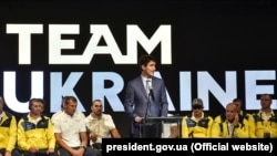 Канадський прем’єр Джастін Трюдо вітає українську команду «Ігор Нескорених» напередодні відкриття змагань. Торонто, 22 вересня 2017 року