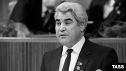 Diňle: "Watan habarlary" Nyýazowy 21-nji dekabrda 'ilkinji gezek ýatlamady'