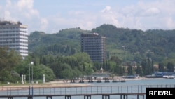 Первый номер журнала вышел в свет в начале 1995 года в Сухумской типографии Абхазского издательско-полиграфического объединения