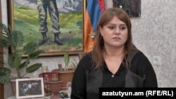 Անհետ կորած զինծառայող Համլետ Մալխասյանի մայր Արմինե Ներսիսյանը 