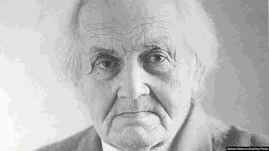 1980 року разом із сім'єю він переїжджає в Херсонську область. Понад два десятки років Саледінов працював викладачем у дитячих музичних школах Красногвардійська, Новоолексіївки, Генічеська, Комарово. Більше про історію композитора &ndash;&nbsp;в матеріалі Гульнари Бекіровою.