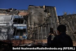 Ликвидация пожара в Киеве после российской атаки, 7 ноября 2024 года