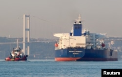 Нефтяний танкер «Невский проспект», що належить провідній російській танкерній групі «Совкомфлот», проходить через протоку Босфор. Стамбул, Туреччина, 6 вересня 2020 року