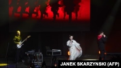 Монеточка и Noize MC на антивоенном концерте в Варшаве