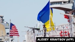 У «Сі бризі» беруть участь близько 30 кораблів, катерів і суден, понад 30 літаків і вертольотів, до 5000 особового складу і 50 одиниць озброєння і військової техніки