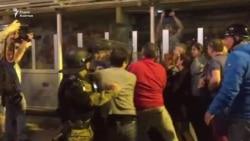 Специјалци го бранат седиштето на ВМРО-ДПМНЕ