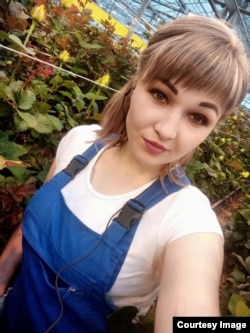 Татьяна Бойнова в розарии