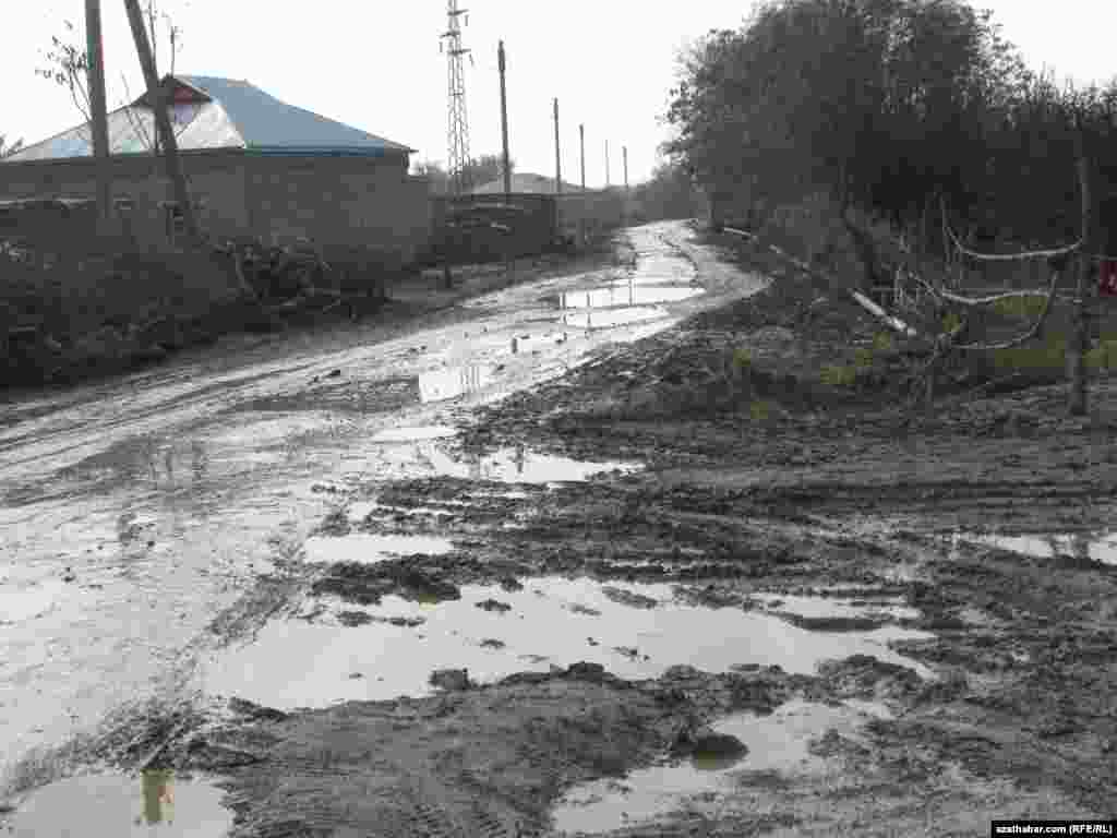 Türkmengala, "Täze oba" daýhan birleşigi: Oba ýoly.