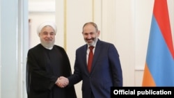 Нікол Пашинян (на фото: праворуч від президента Ірану Хасана Роугані), який підтримує тісні взаємини і з Тегераном, і з Вашингтоном, заперечив, що вітав Трампа з ліквідацією іранського генерала