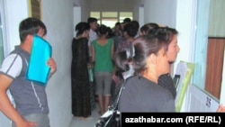 Türkmenabadyň migrasiýa gullugy (arhiw suraty) 