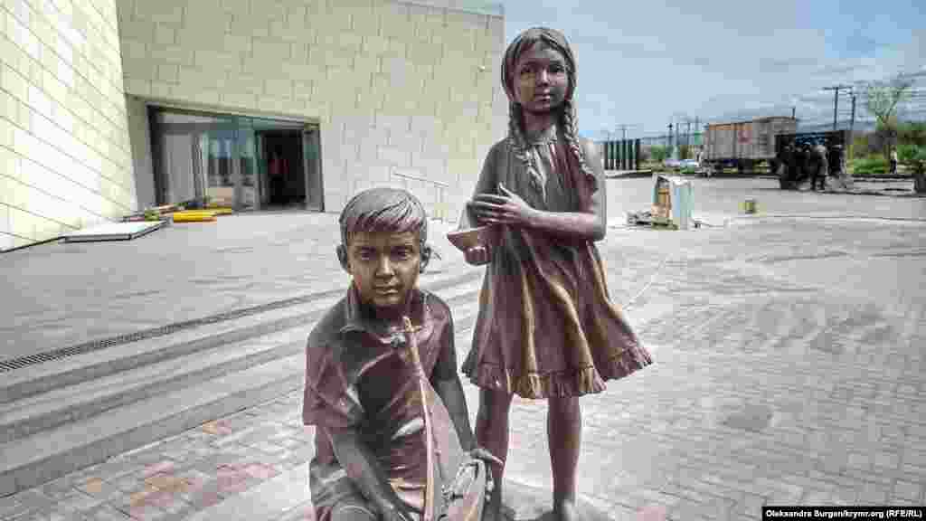 Ще один пам'ятник на території комплексу