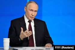 Владимир Путин на "прямой линии" в Москве, 19 декабря 2025 года