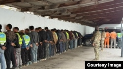 Фотография, опубликованная милицией Чуйской области Кыргызстана. Рабочие, задержанные после драки 15 ноября в селе Константиновка