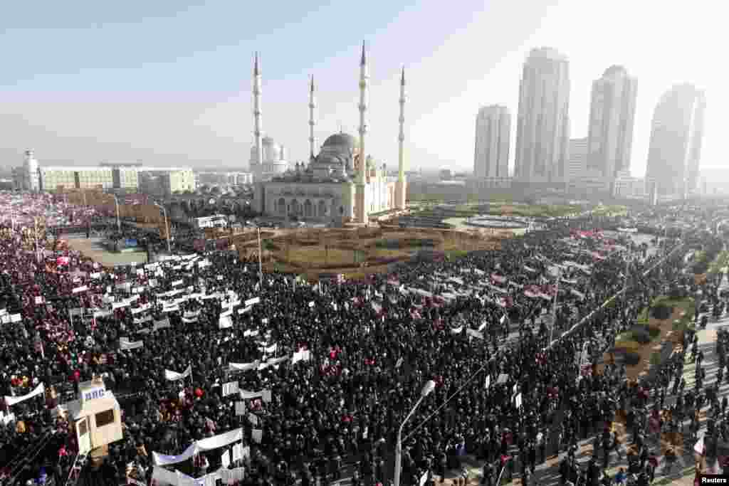 Crowds marched through the center of Grozny towards the Heart of Chechnya mosque, where prayers were held.