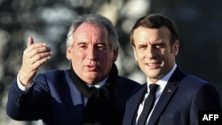 Премьер-министр Франции (теперь уже почти бывший) Франсуа Байру (слева) и президент Эммануэль Макрон