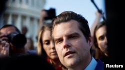 Метт Ґейц розмовляє з журналістами біля Капітолію США після того, як подав пропозицію звільнити Кевіна Маккарті з посади спікера Палати представників. Вашингтон, США. 3 жовтня 2023 року