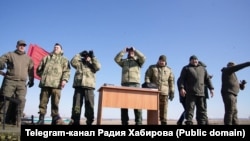 Глава Башкортостана Радий Хабиров (по центру).