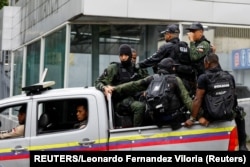 Полицейский спецназ Венесуэлы во время очередного вооруженного противостояния с организованной преступностью в Каракасе. 2024 год