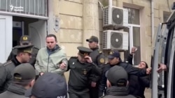 Jurnalist və vətəndaş cəmiyyəti üzvlərinə qarşı cinayət işlərində əslində hansı ziddiyyətlər var?