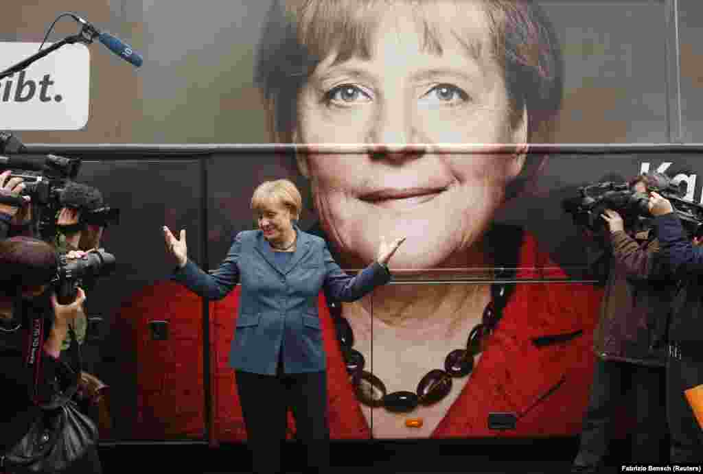 Со нејзината четирикратна победа на изборите, Ангела Меркел има најдолг стаж како канцелар на Германија. На состанокот на Бирото на Христијанско -демократската партија (ЦДУ) пред изборите во 2013 година