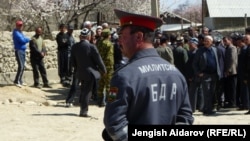 Кыргыз-тажик чек арасында жаңжалдар көп болот.