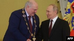 Олександр Лукашенко і Володимир Путін на церемонії нагородження в Москві 9 жовтня 2024 року