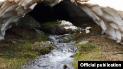 Река на планината Јабланица во Македонија. Биодиверзитетот на слатководната вода исчезнува многу побрзо отколку во океаните или шумите. Извор: Светкиот фонд за заштита на природата (WWF Adria).