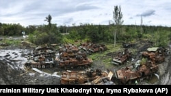 Украинанын Харьков облусунда талкаланган орус аскердик техникаcы. Иллюстрациялык сүрөт.