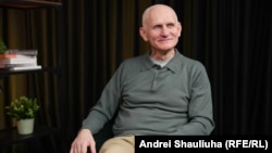 Ляўрэат Нобэлеўскай прэміі міру 2022 года Алесь Бяляцкі ў інтэрвію для Беларускай службы Радыё Свабода праз тры дні пасьля свайго вызваленьня з турмы. Вільня, 16 сьнежня 2025